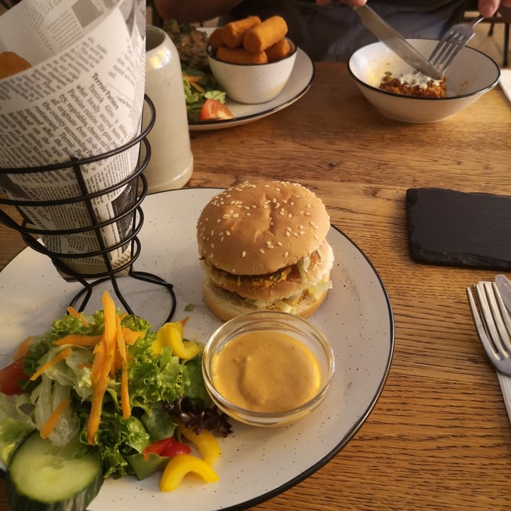 review photo of SIGGIS vegan & fresh food Big Siggis Burger shared by @iseeflowers on 09 Aug 2020 - review