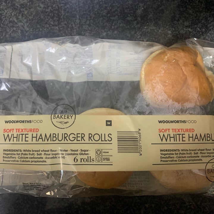 photo of Woolworths White hamburger buns shared by @aromatlemonjuice on  23 Nov 2022 - review