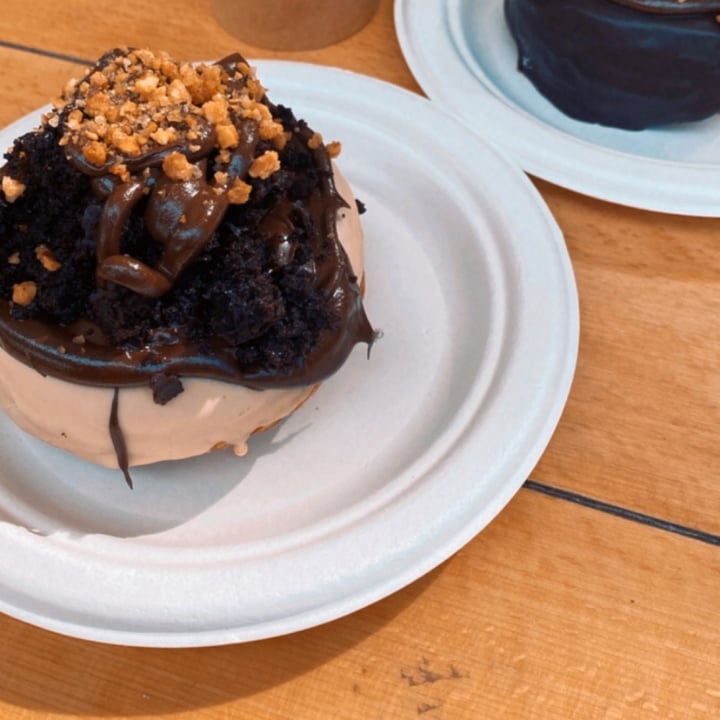 review photo of chök Kronut Chocolate Blanco shared by @cristinagamero on 30 Oct 2022 - review