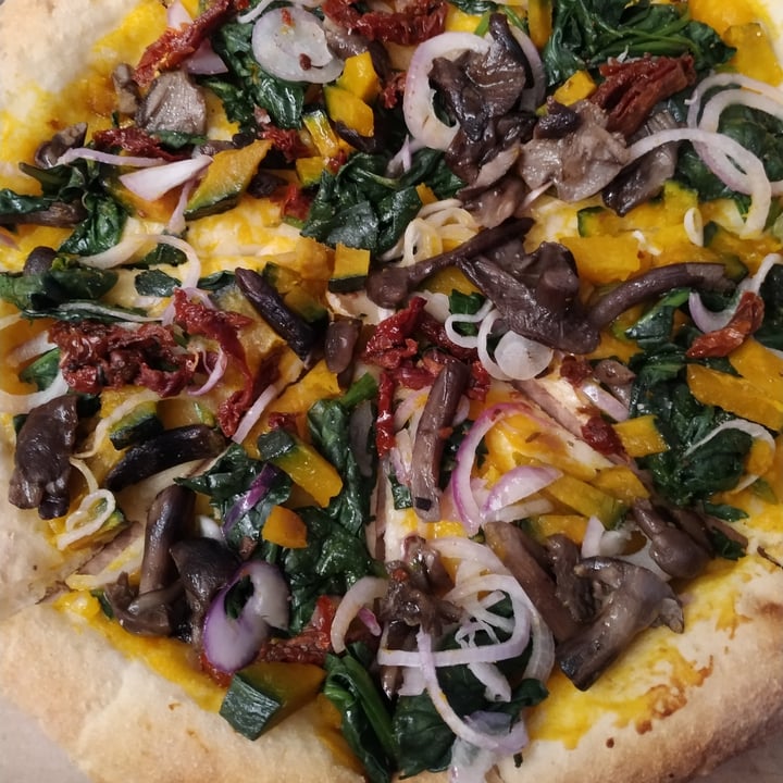 review photo of Erio's Pizza e Dolcezze per Tutti Pizza ortaggi d'autunno shared by @milvavegan on 12 Mar 2022 - review