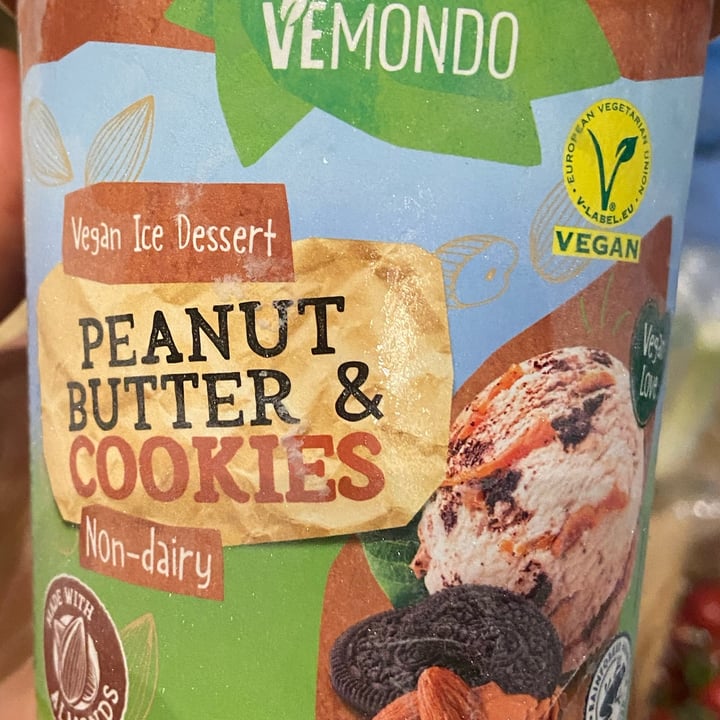 review photo of Vemondo Gelato burro d'arachidi e biscotti shared by @9mel1na2 on 10 Jan 2022 - review