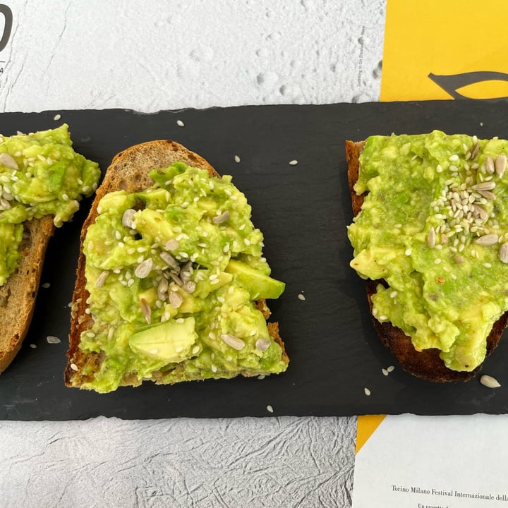 photo of Smart Kook avocado toast shared by @maurairis on  01 Aug 2022 - review