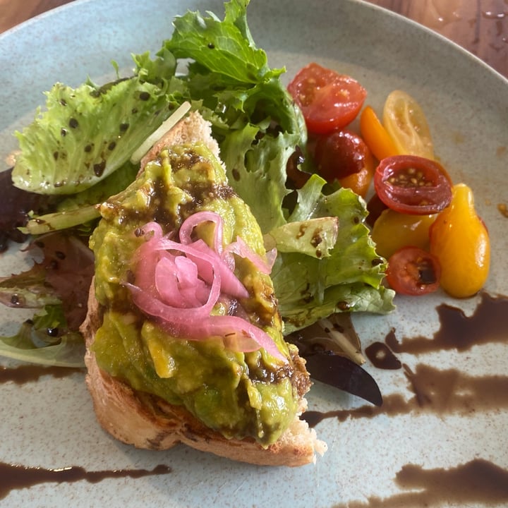 photo of The English Rose Avocado Toast shared by @camilamarchand on  05 Sep 2021 - review