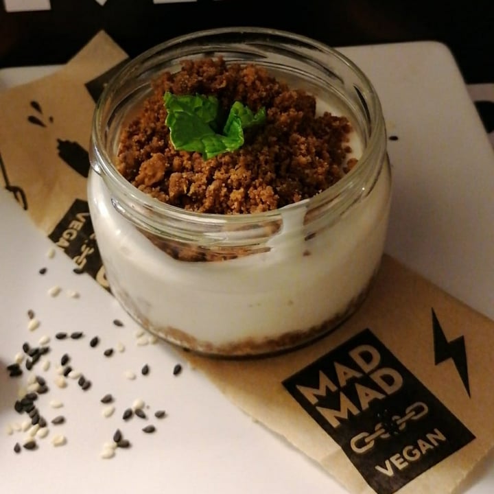 photo of Mad Mad Vegan Cookies and cream shared by @cristyglez on  30 Nov 2020 - review