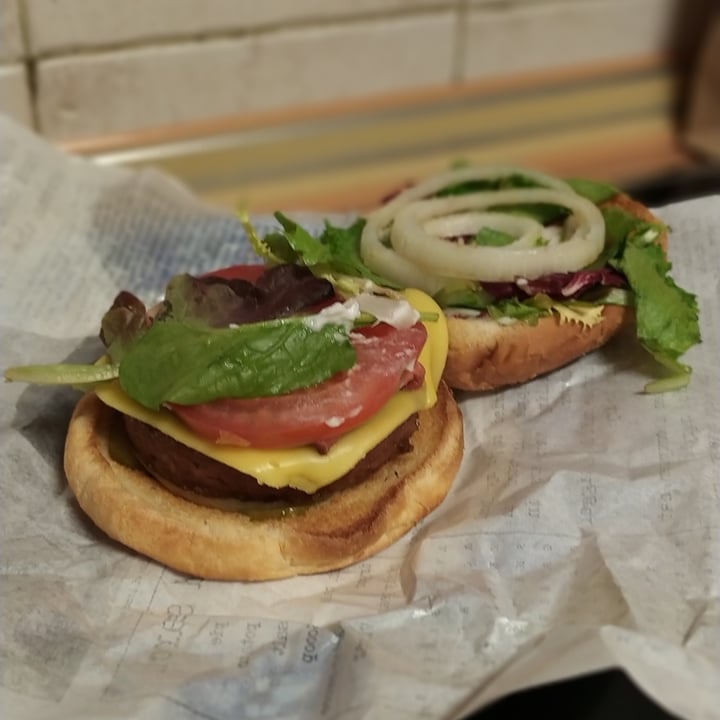 photo of V DE VEGETTA Beyond Burger shared by @rociobuciegas on  10 May 2020 - review