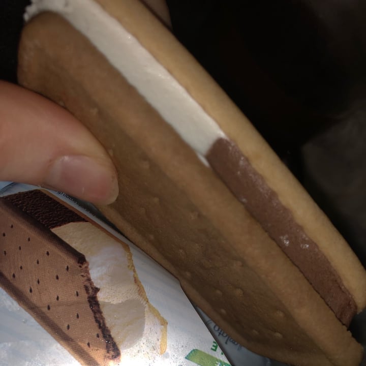 photo of Valsoia Soya Ice Cream Sandwiches shared by @annaleitner on  30 Sep 2021 - review