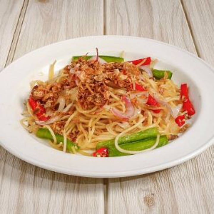 photo of Han's Cafe Aglio Olio w/ Red Onion, Bell Pepper, Crispy Shallot shared by @kelyn on  15 Mar 2022 - review