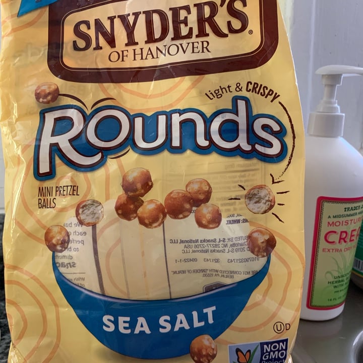 photo of Snyder's of Hanover Rounds (Mini Pretzel Balls) shared by @allhess on  02 Nov 2020 - review