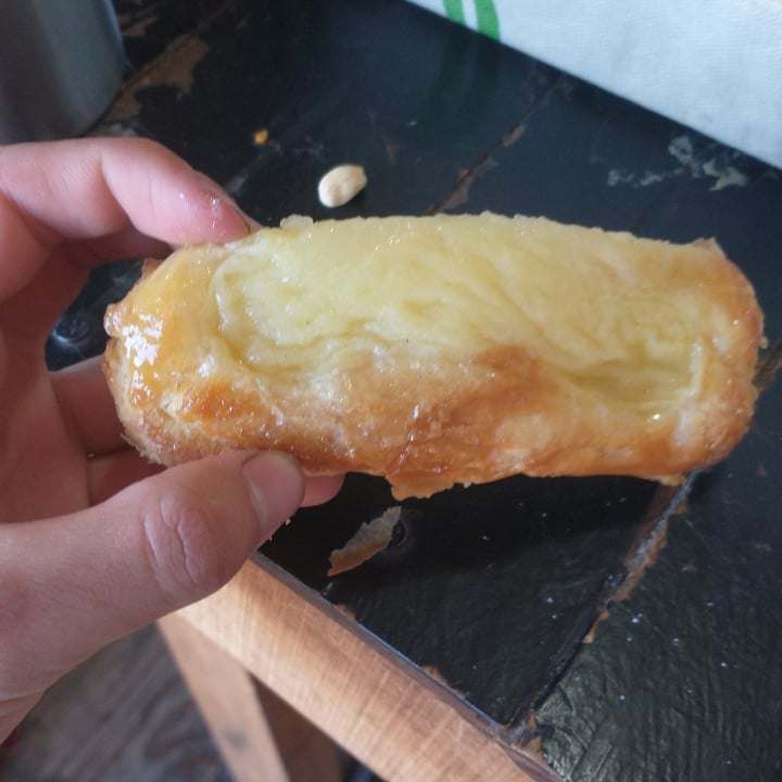 photo of Panaderia Sweet Factura con Crema Pastelera shared by @juanespinola05 on  03 Sep 2021 - review