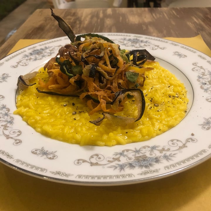 photo of Terra Di Lucia Belcore & C. Sas risotto allo zafferano con verdurine fritte shared by @ilmondodici on  10 Jul 2022 - review