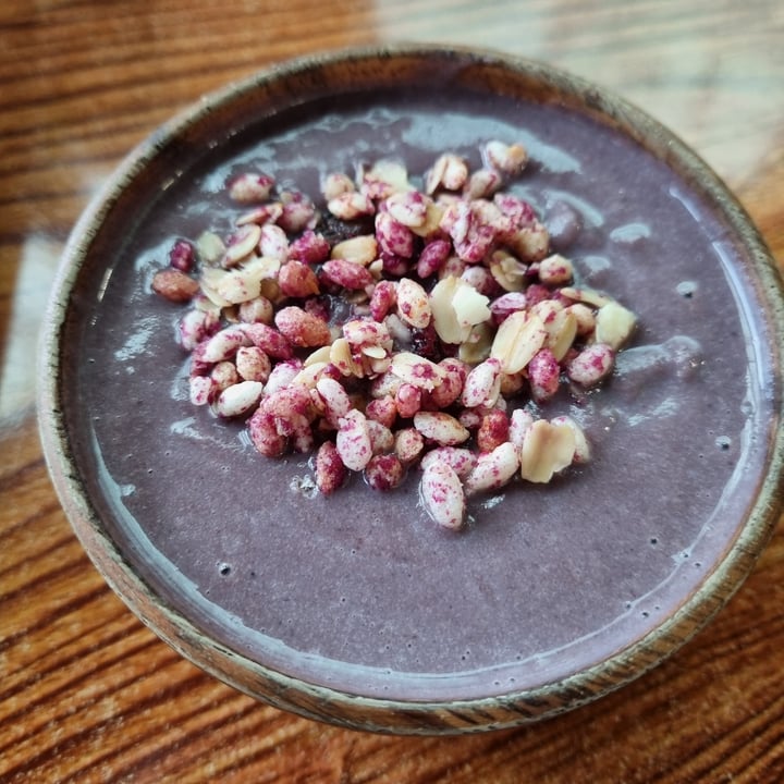 photo of nomVnom Bistro Purple Smoothie shared by @plantbasedlifestyle on  14 Sep 2022 - review