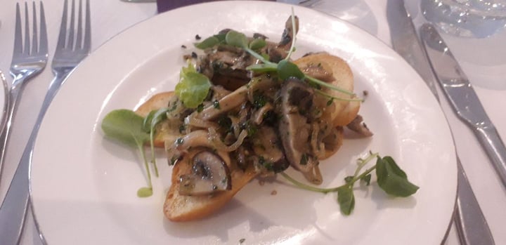 photo of Orocco Pier Restaurant Vegan Garlic and Mushroom Crustini shared by @foxstar82 on  21 Jun 2019 - review