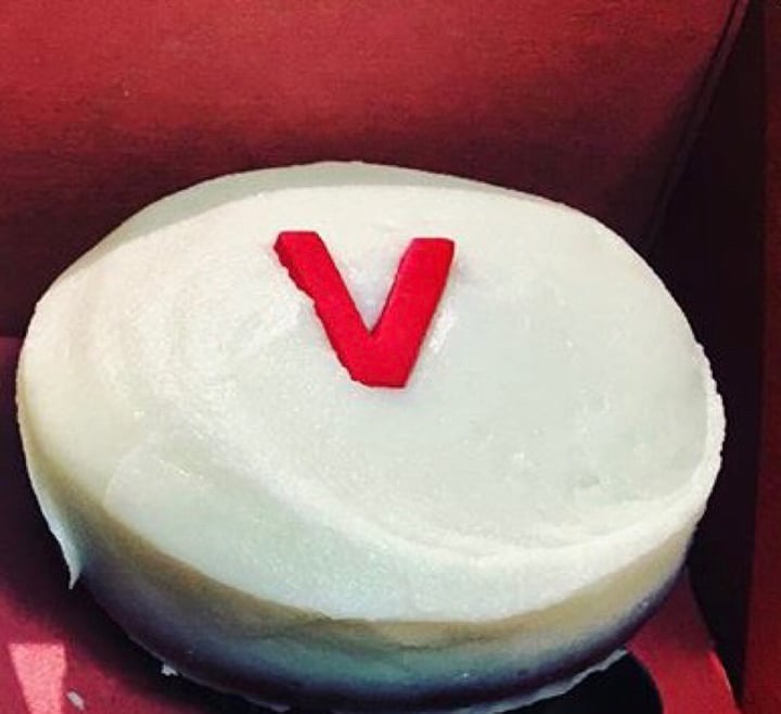 photo of Sprinkles Cupcakes Vegan Red Velvet Cupcake shared by @albiselena on  27 Nov 2019 - review