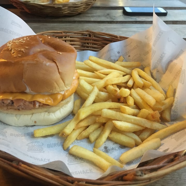 photo of Burgershack Kampot Unbelieve-a-burger with vegan cheese shared by @vvremixes on  20 Jun 2021 - review