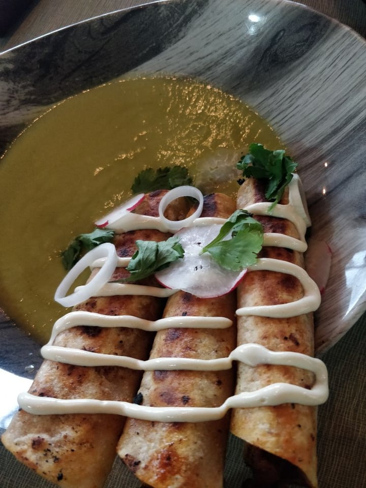 photo of Vegan inc. Plaza 404 Flautas al pastor shared by @michellereyes on  28 Jan 2020 - review