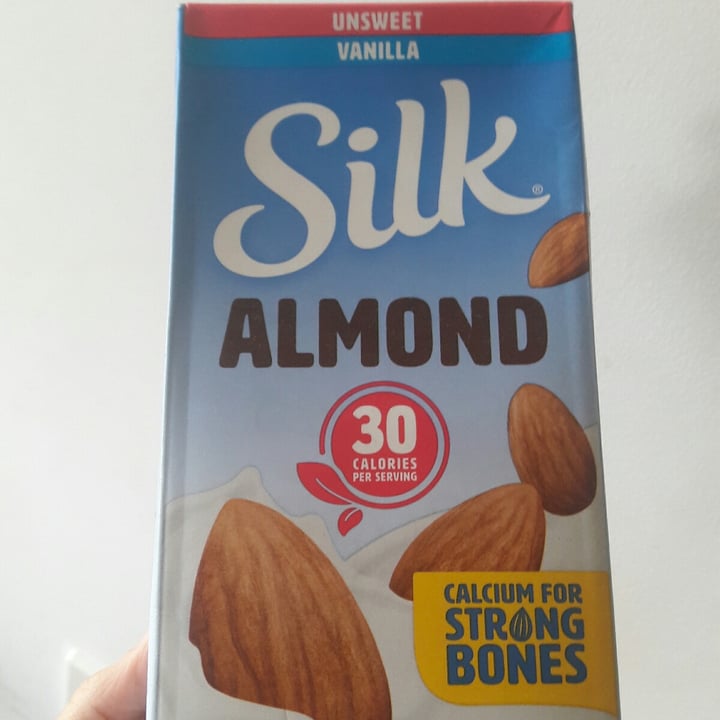 photo of Silk Silk Almond Unsweetened Vanilla shared by @paoberrio on  13 Oct 2021 - review