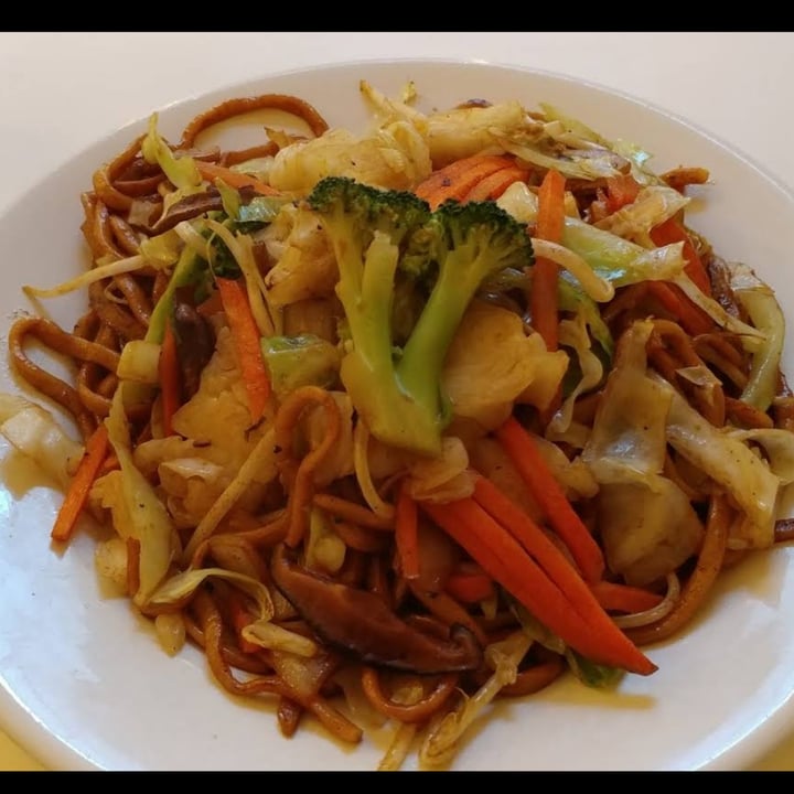 photo of Loving Hut Vegan Restaurant chow mein shared by @idonteatmyfriends on  01 May 2020 - review