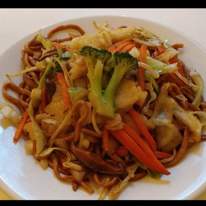 photo of Loving Hut Vegan Restaurant chow mein shared by @idonteatmyfriends on  01 May 2020 - review