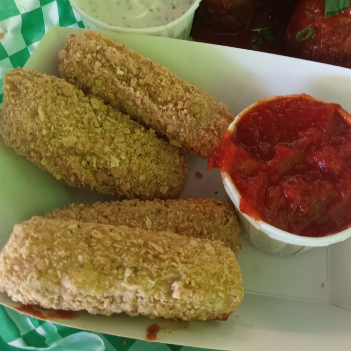 photo of Veg & Go Plant Based Fast Food Mozzarella Sticks shared by @mewinabubble on  10 Nov 2022 - review