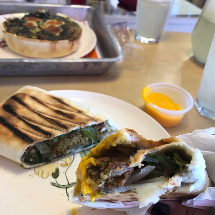 review photo of Arthur Pasta Makers Wrap De Falafel shared by @camitaaboada on 27 Aug 2021 - review