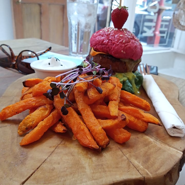 photo of The Conscious Kitchen Beyond meat burger served with sweet potato chips shared by @jaeskaapool on  11 Mar 2021 - review