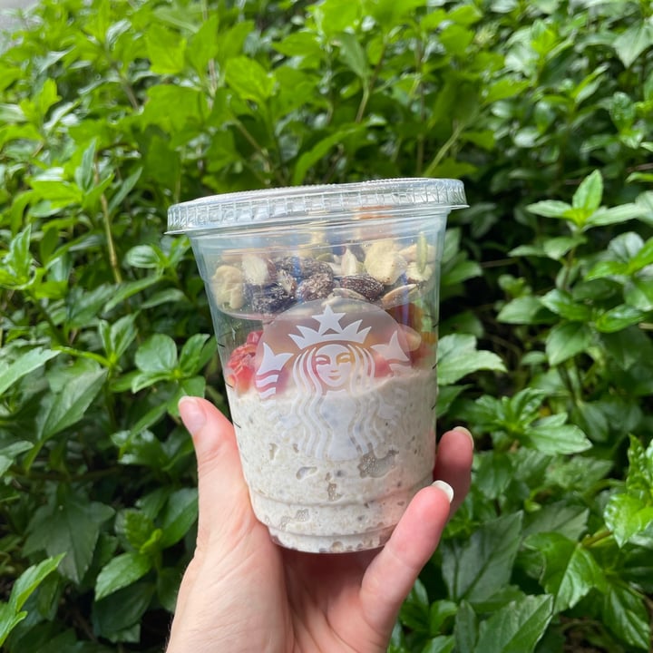 photo of Starbucks Overnight Oats with Pomegranate, Apricot, Fruits and Nuts shared by @paloma on  06 Jan 2021 - review