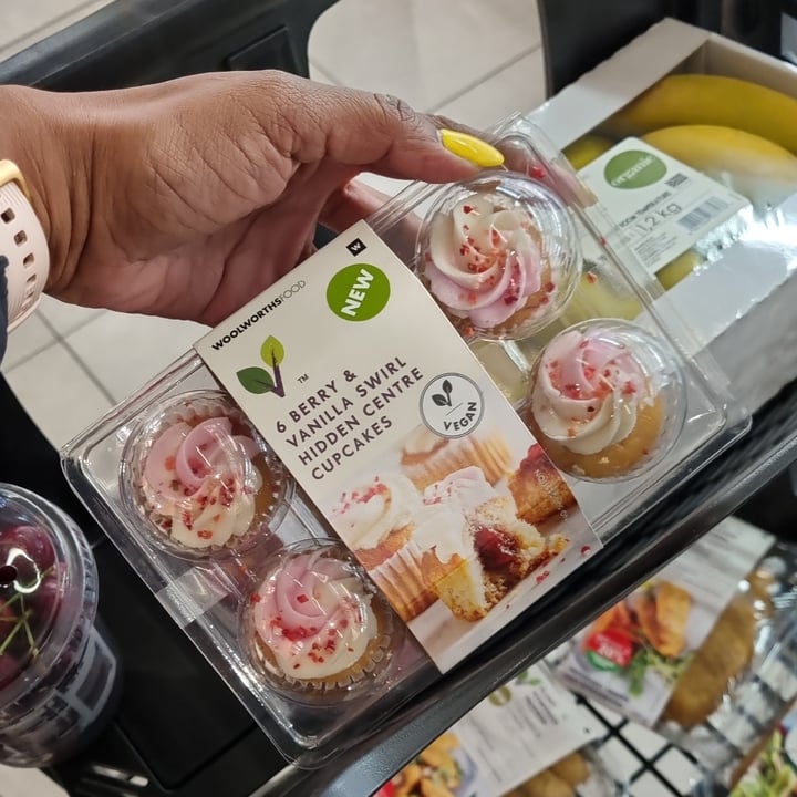 review photo of Woolworths 6 berry & vanilla swirl cupcakes shared by @chan281 on 20 Oct 2021 - review