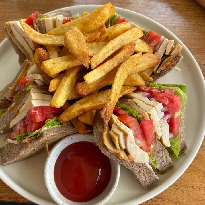 photo of I Am Vegan Babe Cafe Babe Club Sandwich shared by @sebalex on  03 Oct 2022 - review