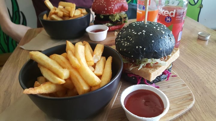 review photo of Herbivore Eatery Crispy Tofu Burger shared by @amorosofine on 05 Feb 2020 - review