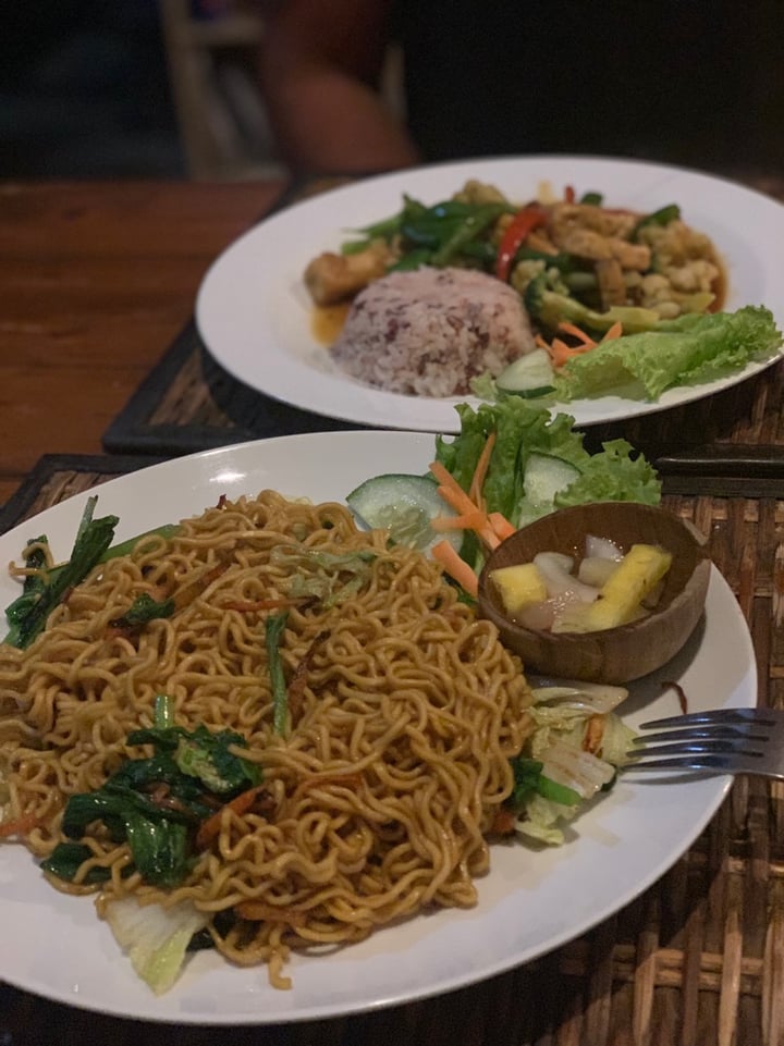 photo of Tasty Vegan Mie goreng shared by @letsgovegan on  23 Nov 2019 - review