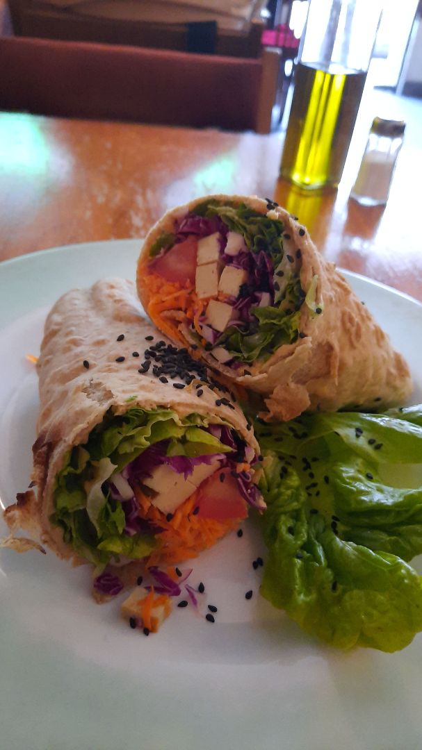 photo of 372 natural Wraps de verdes con repollo, zanahoria y tofu rebosado shared by @sabriceb on  26 Feb 2020 - review