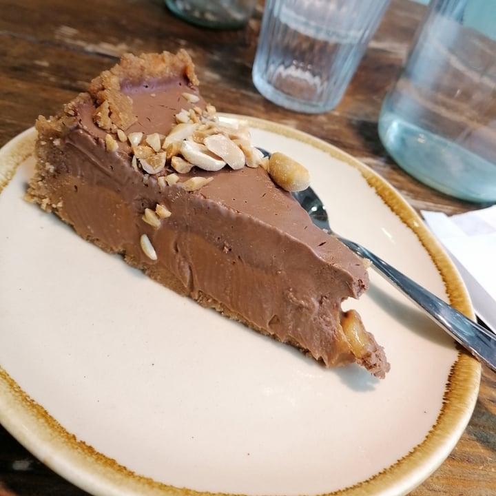 photo of Aujourd'hui Demain Snickers Pie shared by @elisvern on  10 Mar 2022 - review