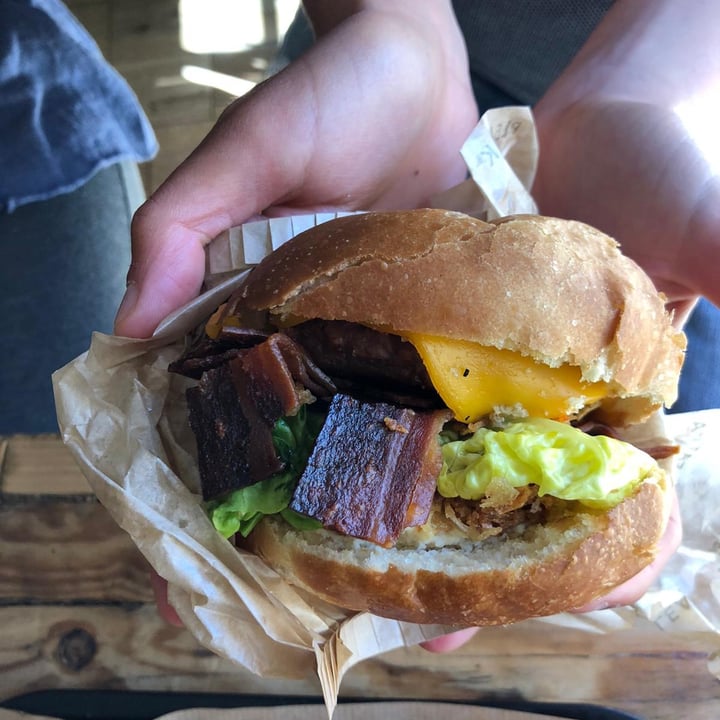 photo of Hank Burger La Vie Vegan Bacon shared by @soficali on  17 Apr 2022 - review