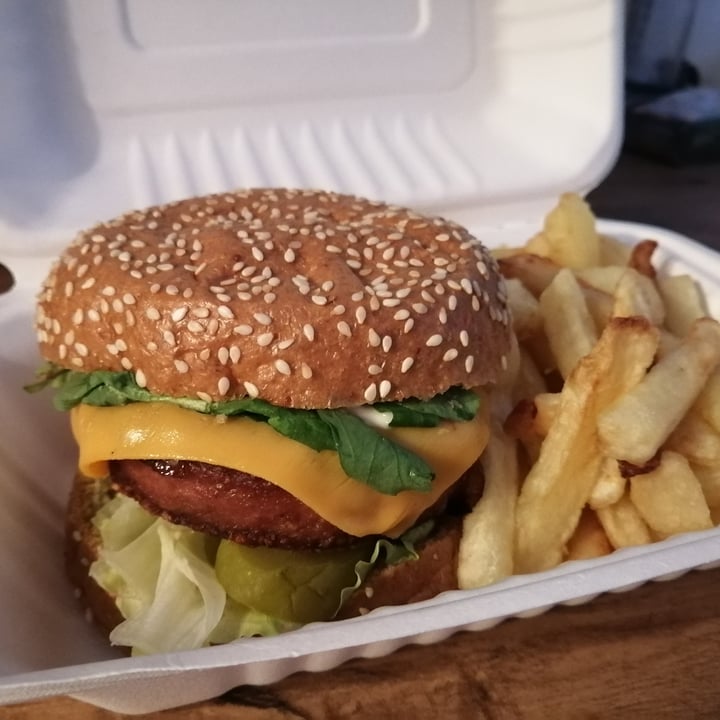 review photo of Lime Tree Cafe Beyond Burger shared by @bananasforbakes on 19 Jun 2020 - review