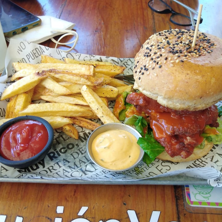 photo of Revolucion Verde Chickn free burger shared by @leolpopper on  24 Aug 2021 - review