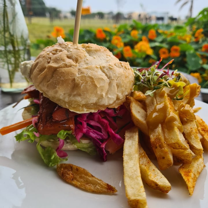photo of Asher's Corner Cafe @ Ashers Farm Sanctuary The Unbelievable Burger shared by @veronicagroen on  03 Apr 2022 - review
