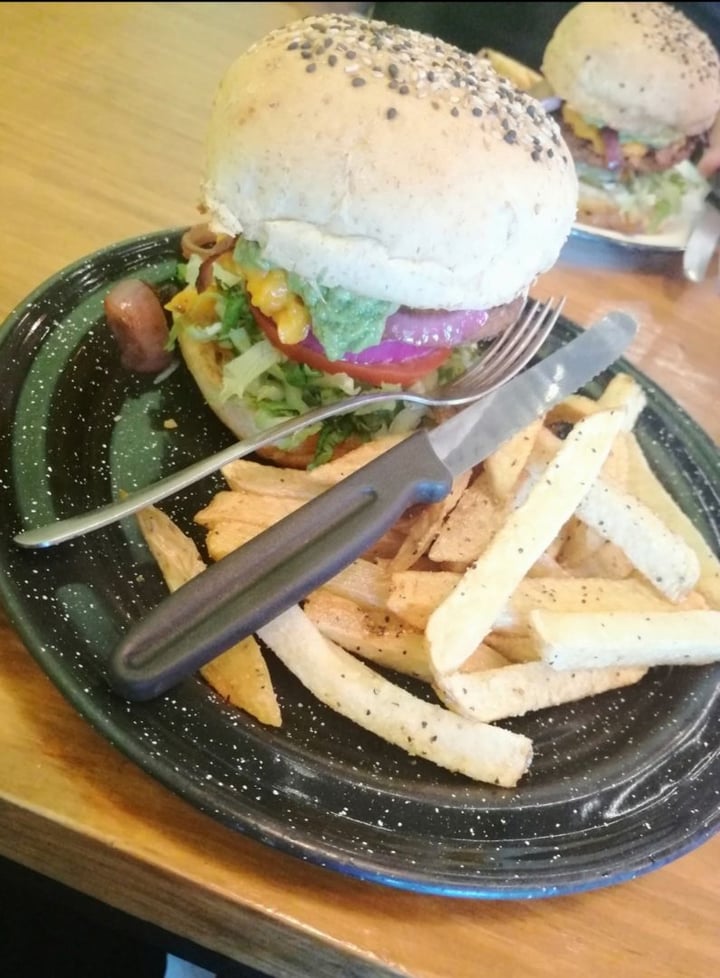 review photo of Revolucion Verde Beyond Burger shared by @angelramirez on 20 Feb 2020 - review