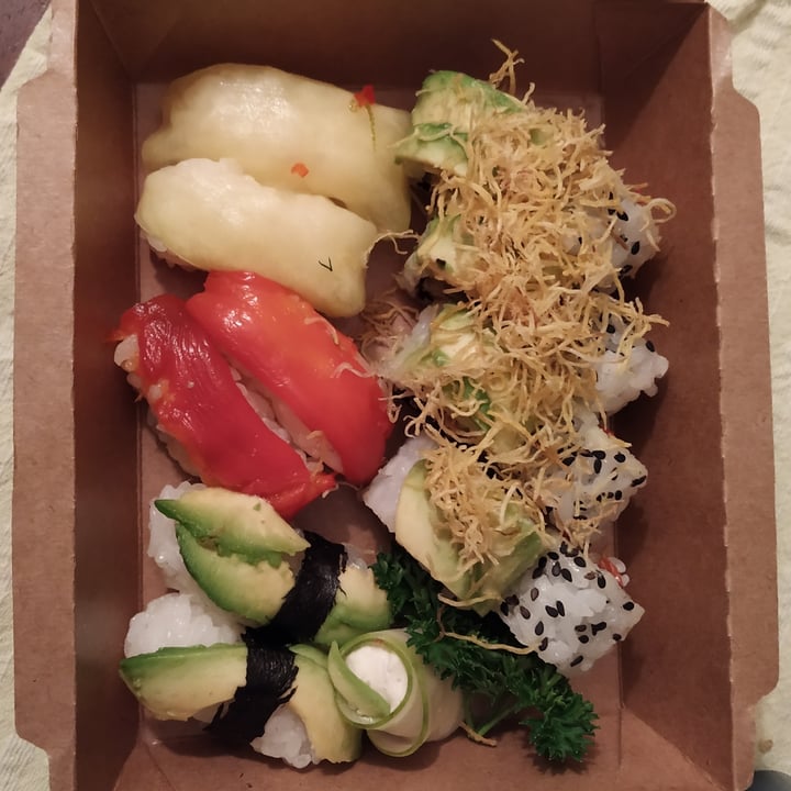 photo of Let it V - Vegan Sushi Tabla Hey Jude shared by @tadegrimberg on  22 Jun 2020 - review