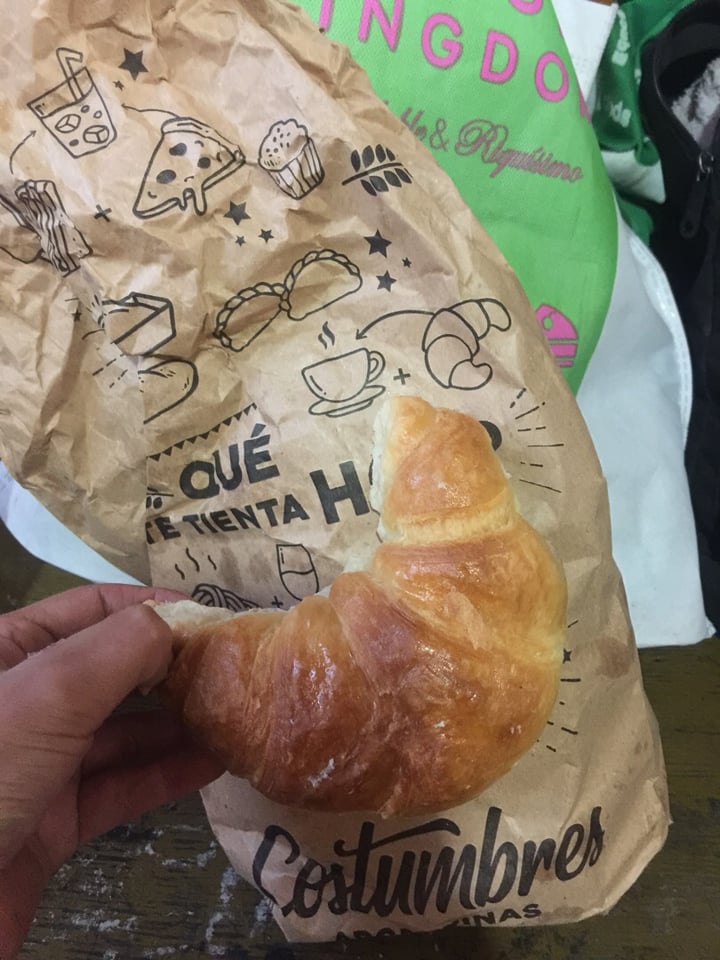 photo of Costumbres Argentinas Croissant shared by @ymzavala on  03 Nov 2019 - review