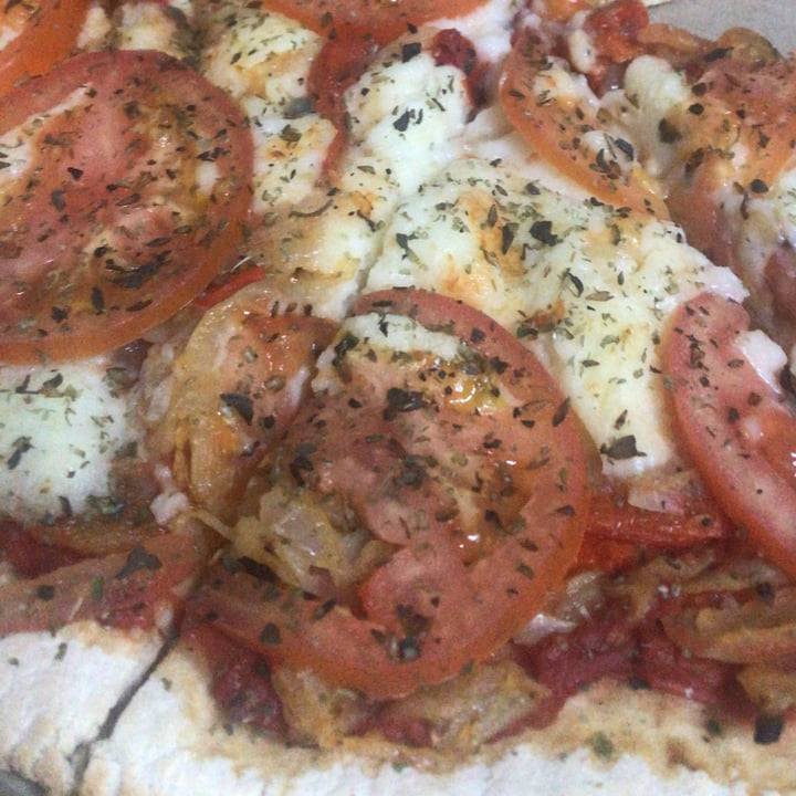 photo of Franz y Peppone Pizza con salsa de tomate y cebolla, queso de papá y rodajas de tomate shared by @barbyandro on  10 Oct 2020 - review