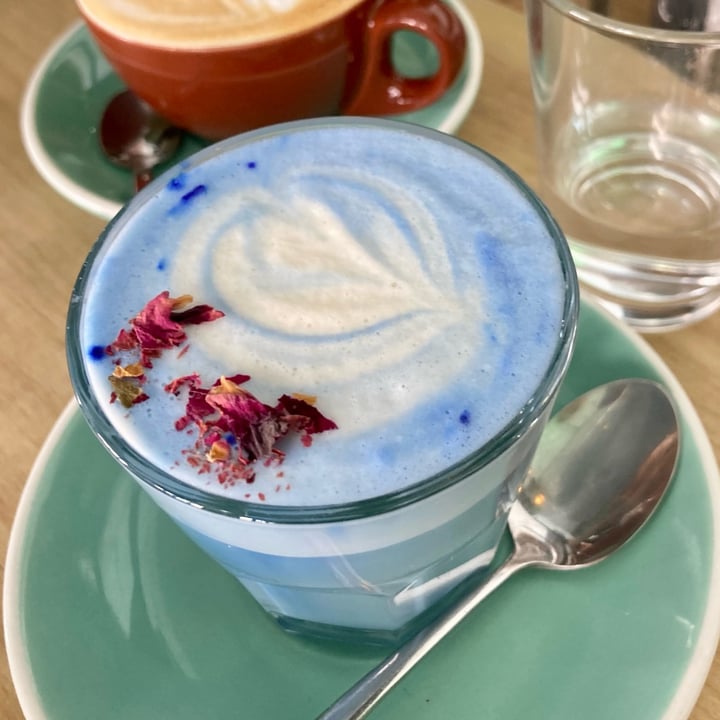 photo of Frutas Prohibidas Blue latte shared by @asiayportia on  20 Jul 2022 - review