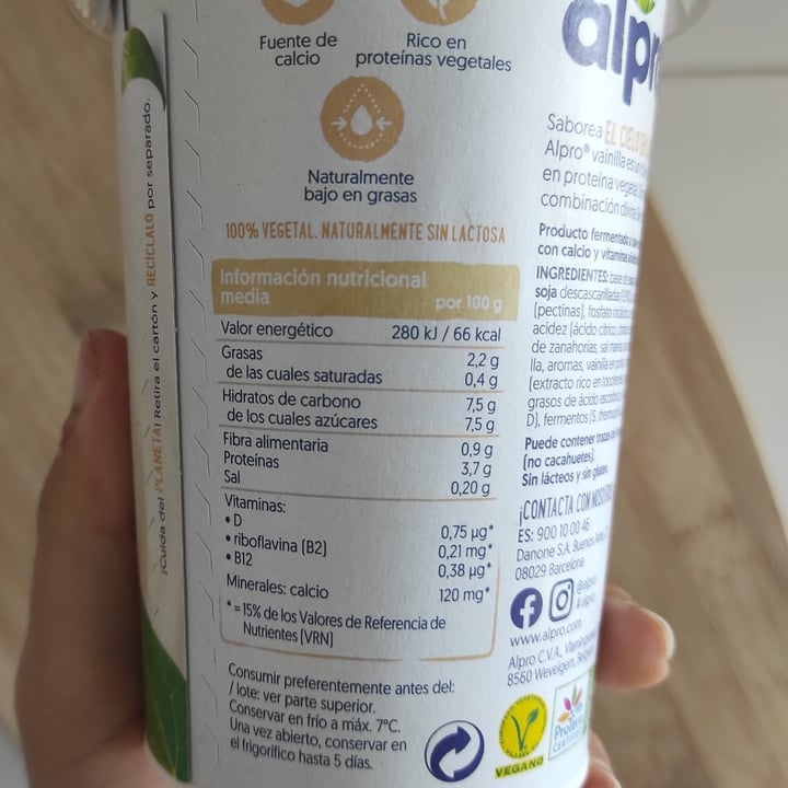 photo of Alpro Yogurt de soja sabor vainilla shared by @ngn28 on  14 Jun 2021 - review