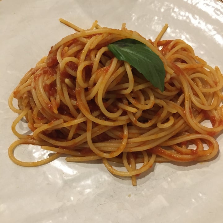 photo of Ristorante Le Chat Noir Spaghetti Al Pomodoro (Tomato Spaghetti) shared by @ladysabattini on  15 Aug 2020 - review