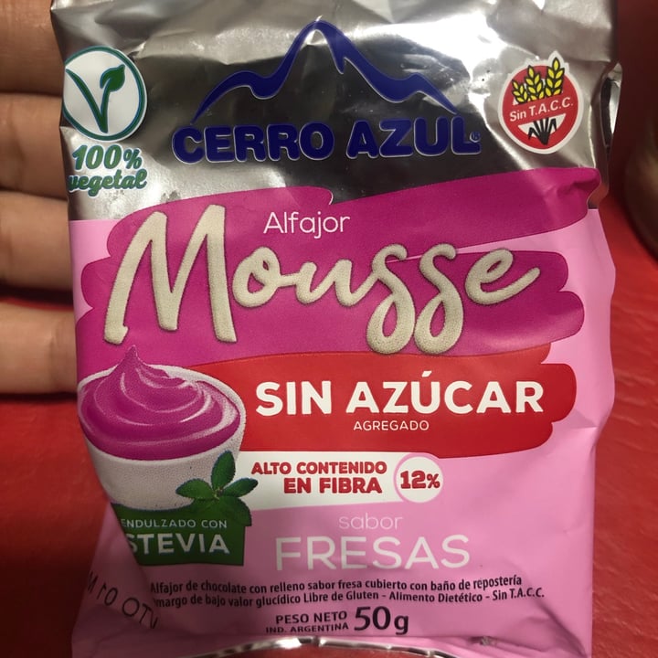 photo of Cerro Azul Alfajor de Mousse de Fresas shared by @mbelengonzalez on  19 Nov 2020 - review