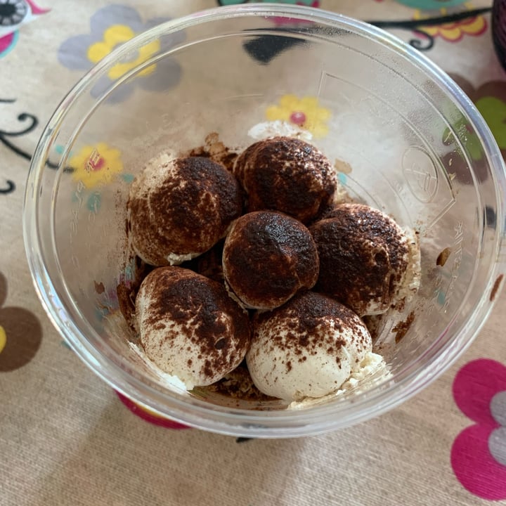photo of Universo Vegano Tiramisù shared by @martimem on  04 May 2022 - review