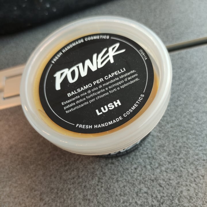 photo of LUSH Fresh Handmade Cosmetics Power Balsamo per capelli shared by @tatytattoo on  23 Jun 2022 - review