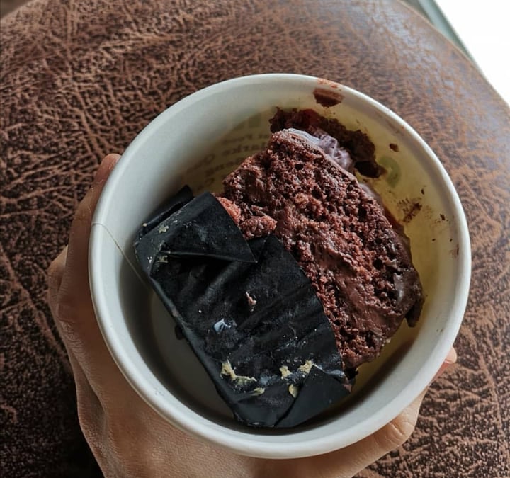 photo of nomVnom Bistro Chocolate Creme Cake shared by @plantiful on  29 Mar 2020 - review