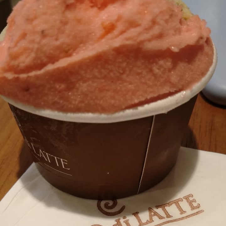 review photo of Bacio di latte Fragola Sorvete De Morango shared by @isabelsjorge on 15 May 2022 - review
