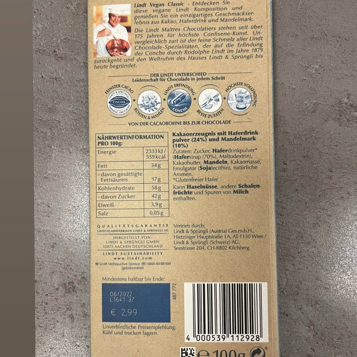 photo of Lindt Classic Vegan Mit Haferdrink shared by @vegangierschlund on  06 Oct 2021 - review