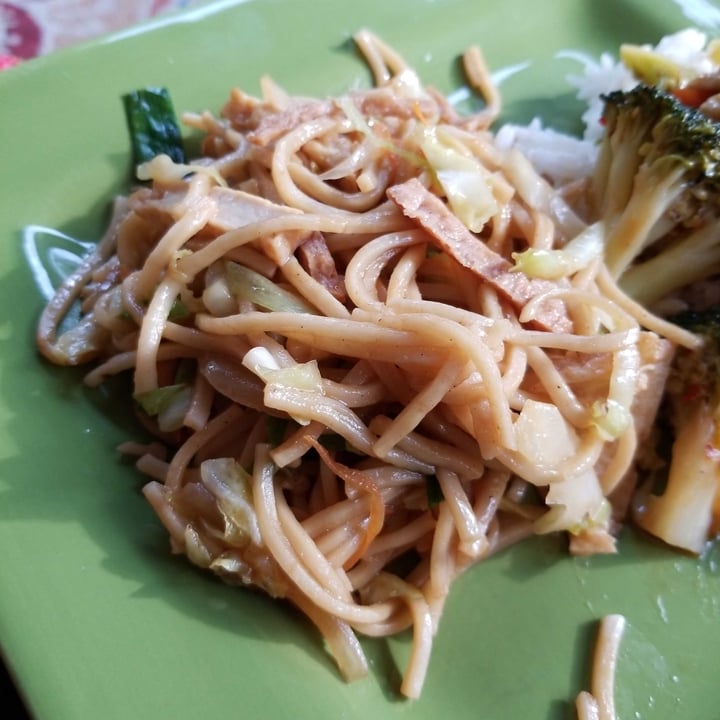 photo of Loving Hut Chow Mein shared by @shmoopsify on  28 Mar 2021 - review